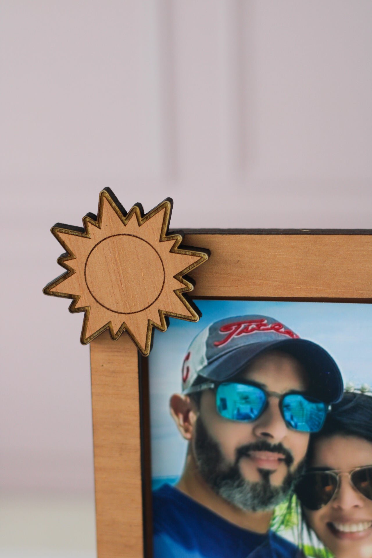Porta Retrato de Madera Amor Tropical