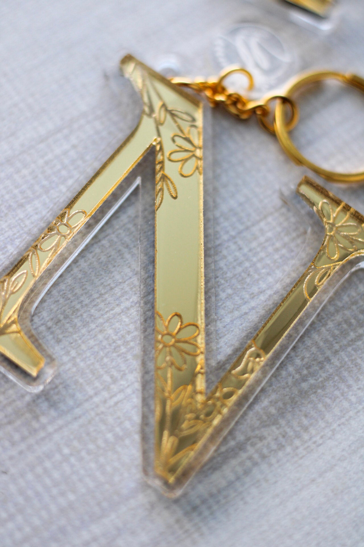 Llavero de Inicial Wildflower - Golden Edition