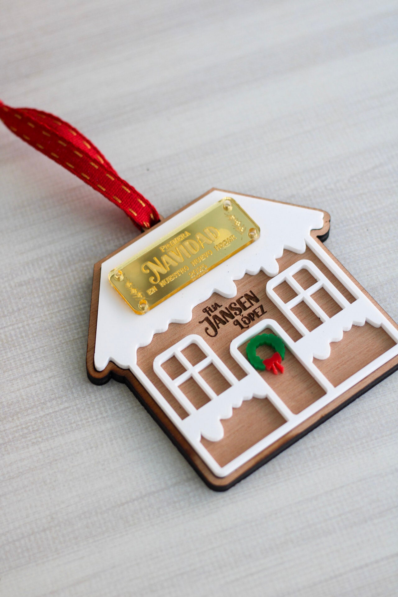 Ornamento Cozy Home - Nuestra Primera Navidad