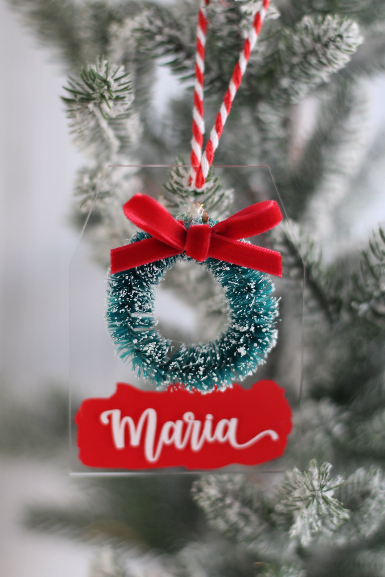 Festive Name Wreath - Ornamento Navideño