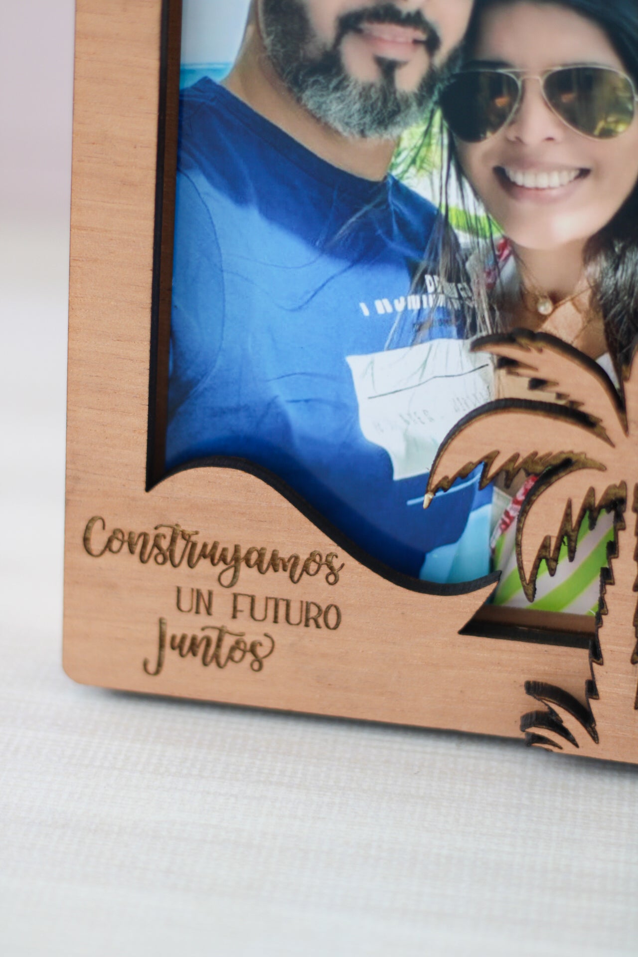 Porta Retrato de Madera Amor Tropical