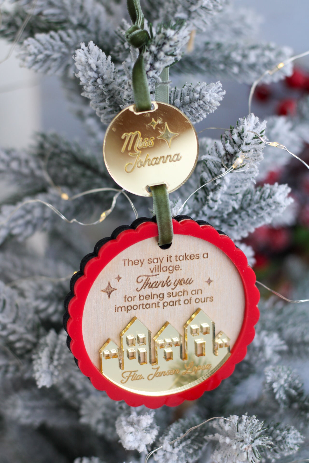 Ornamento It Takes a Village