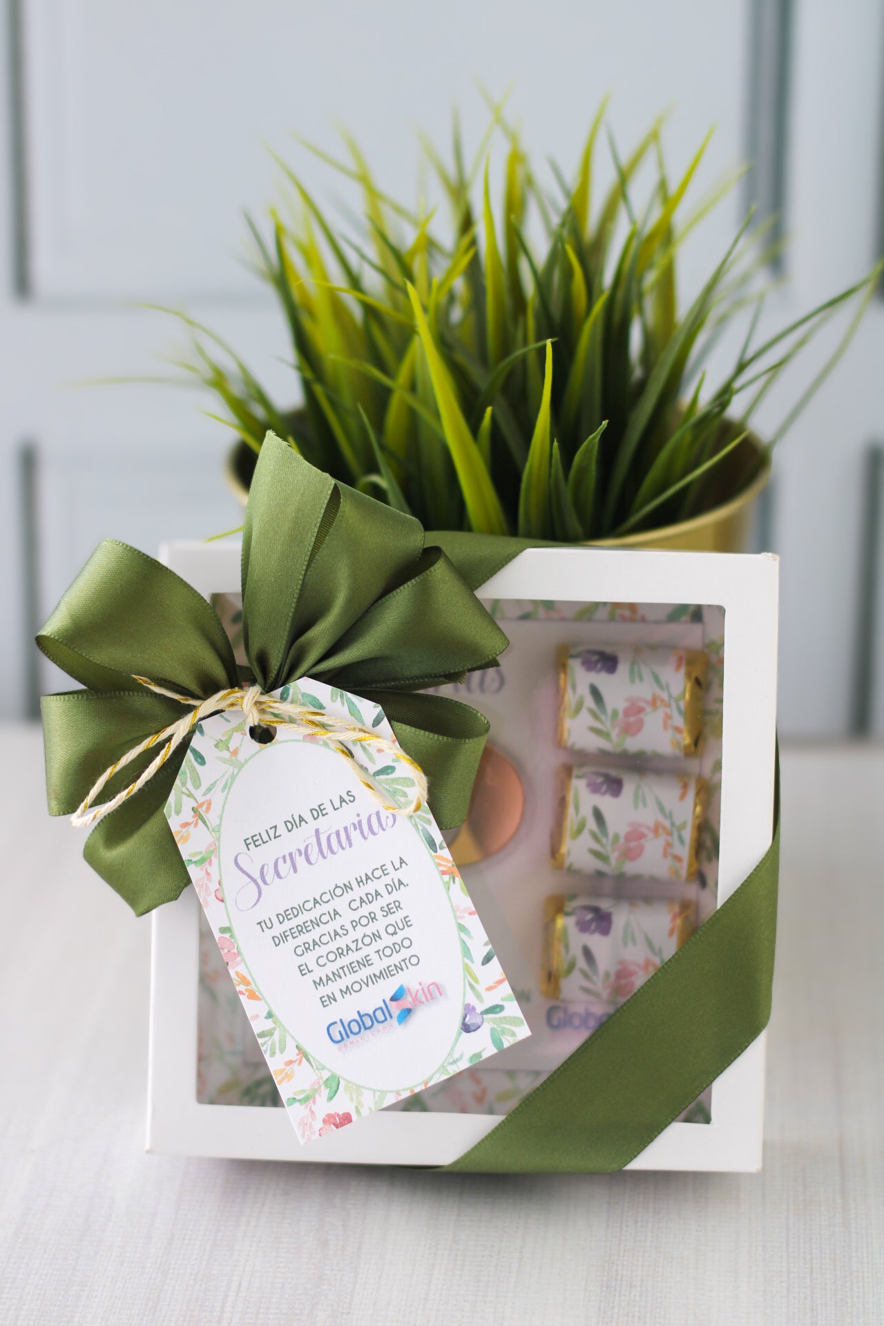 Sweet Touch Keychain Gift Set  - Olivia (Ed. Secretrias)