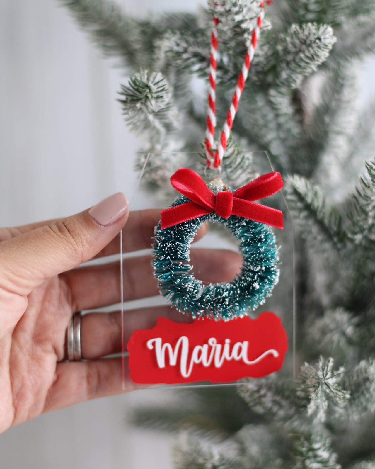 Festive Name Wreath - Ornamento Navideño