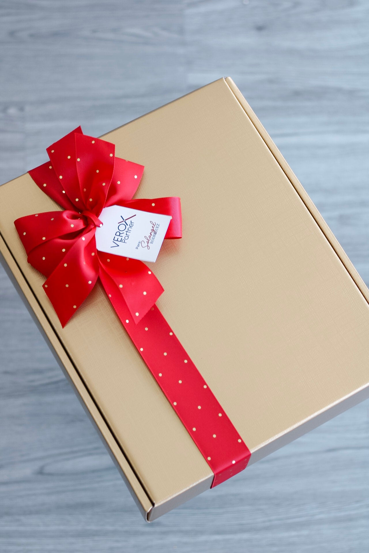 Golden Cheers Gift Box