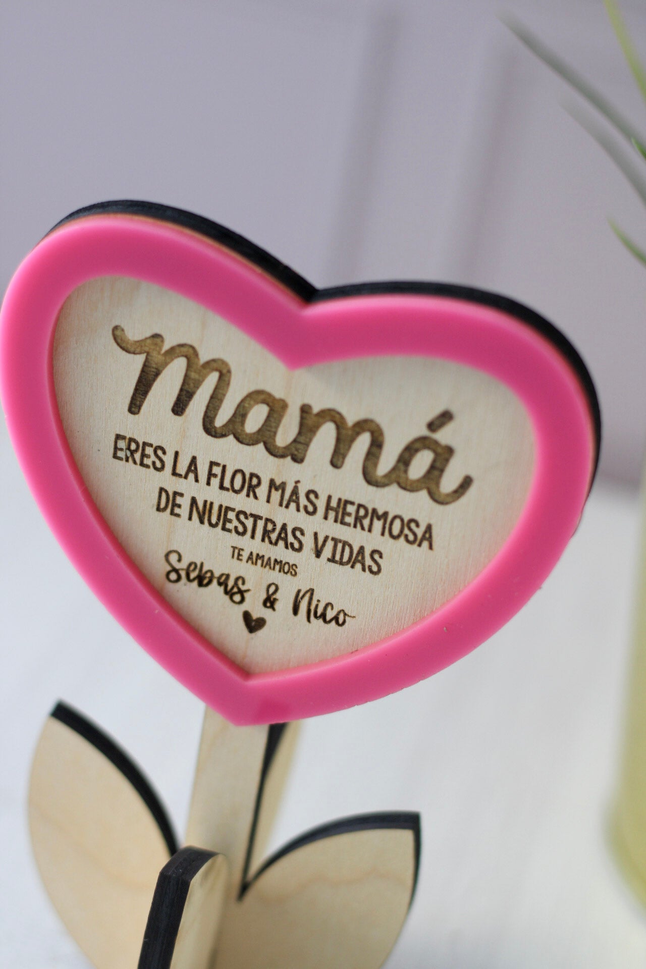 Flor de Madera con Corazón — Mamá