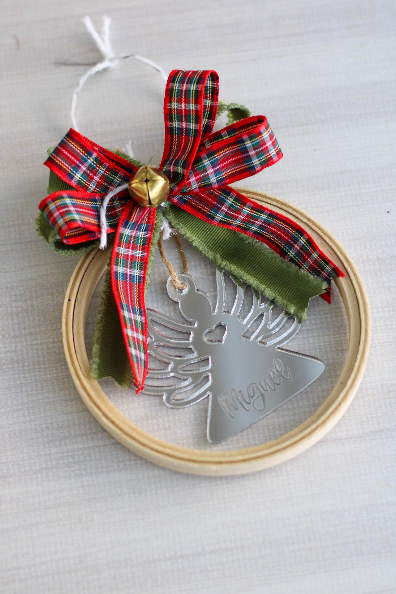 Ornamento - Rustic Holly Angel (Bow)
