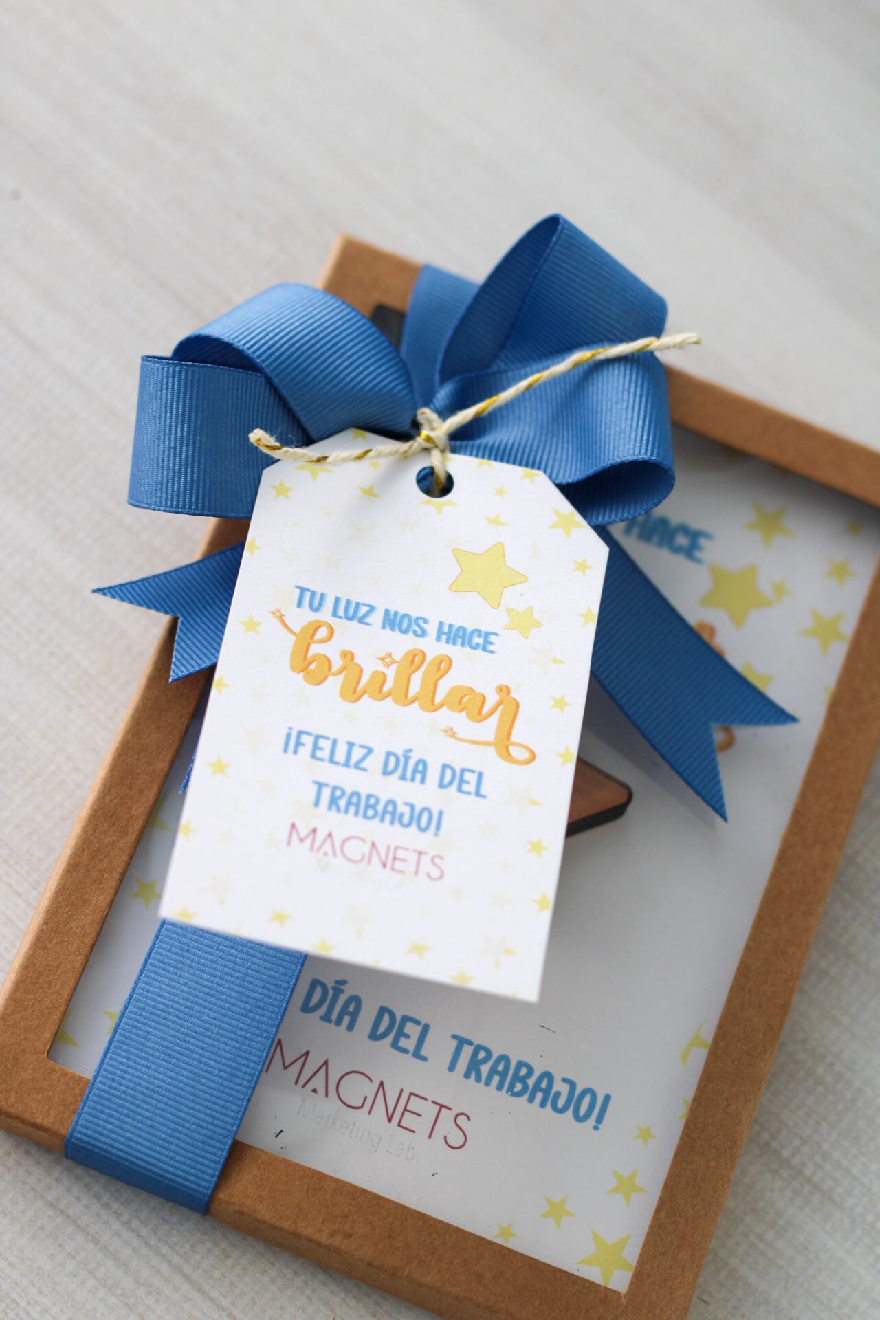 Pin Estrella “Tu luz nos hace brillar” - Madera