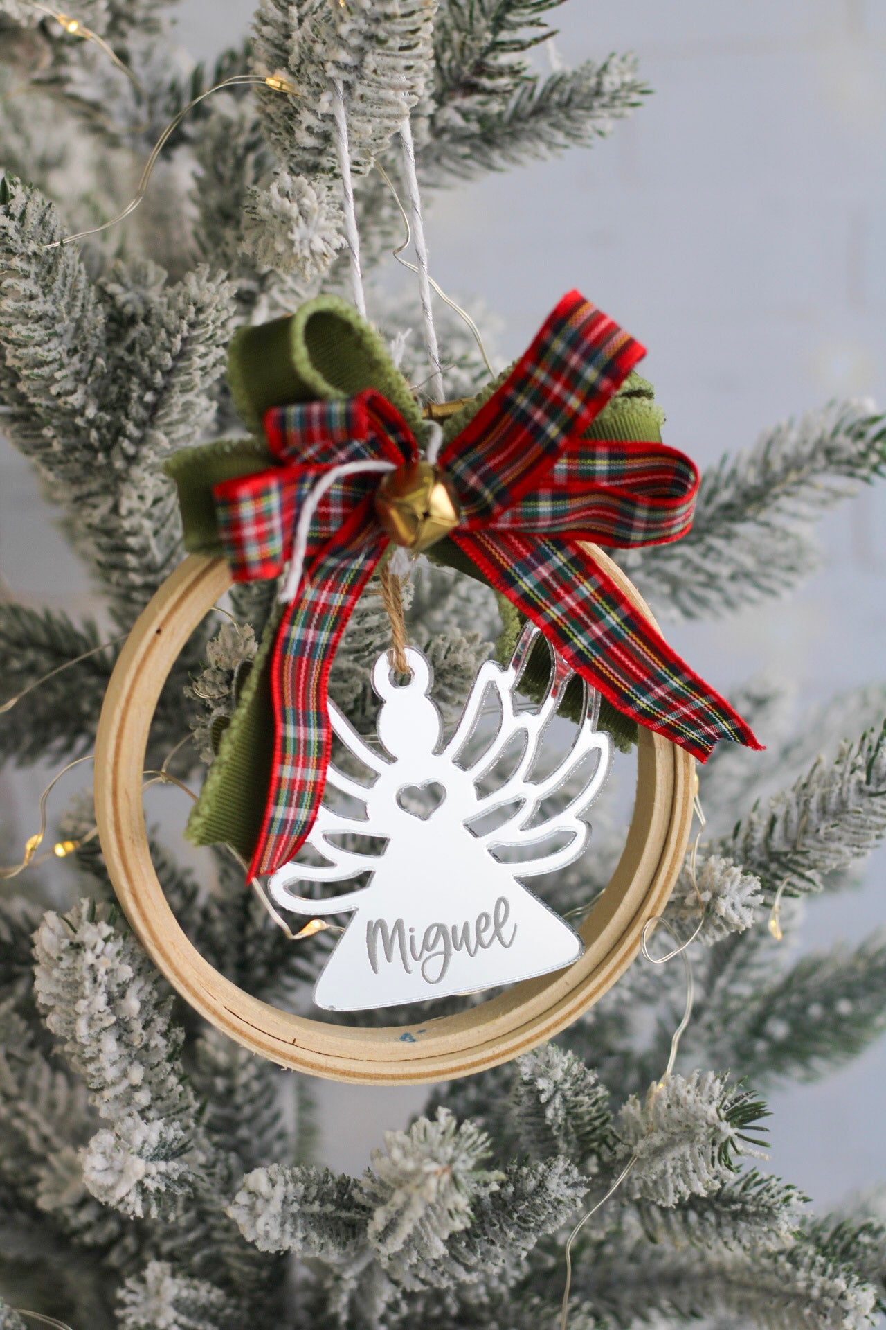 Ornamento - Rustic Holly Angel (Bow)