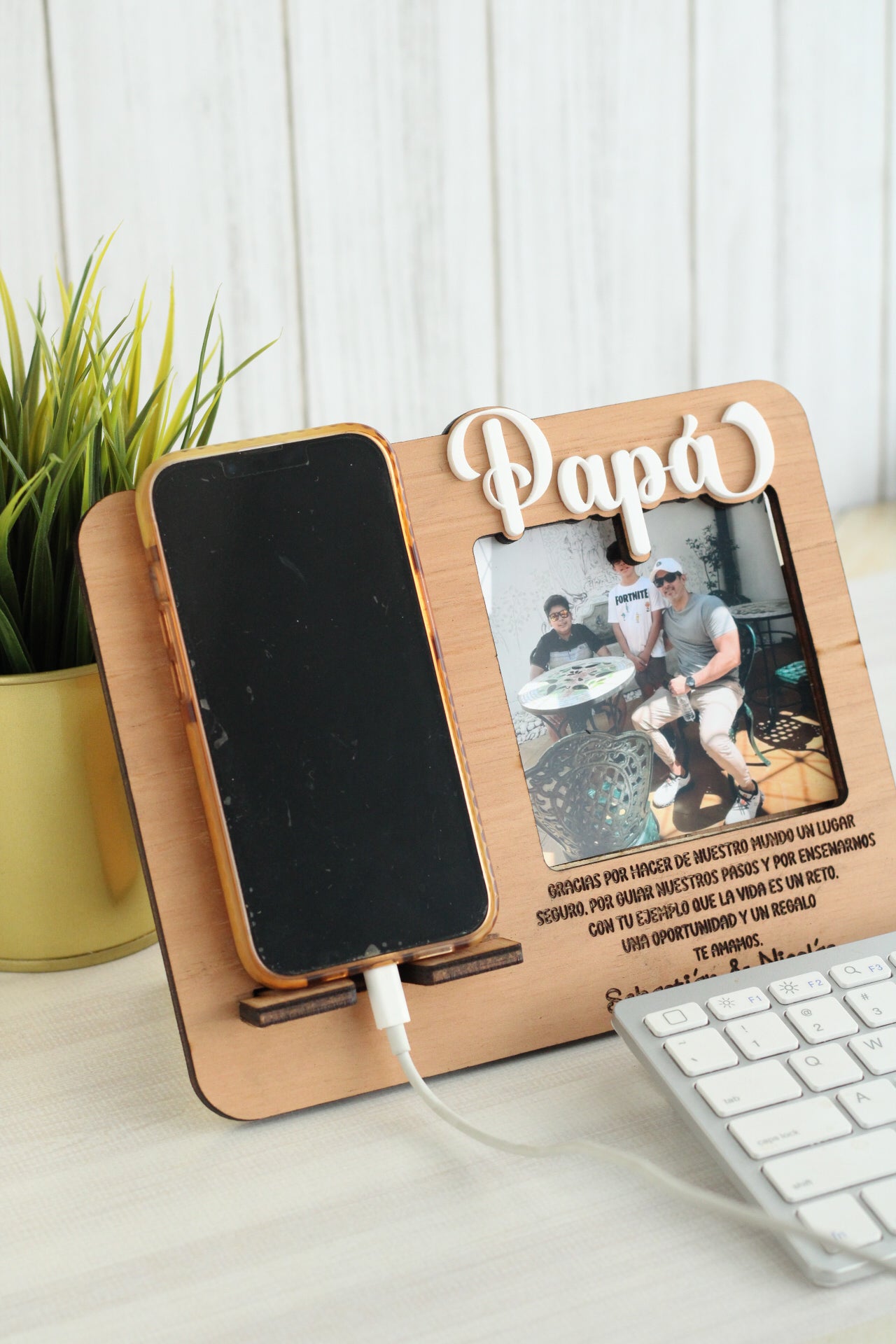 Arturo Cellphone Desk Stand -  Edición Padres