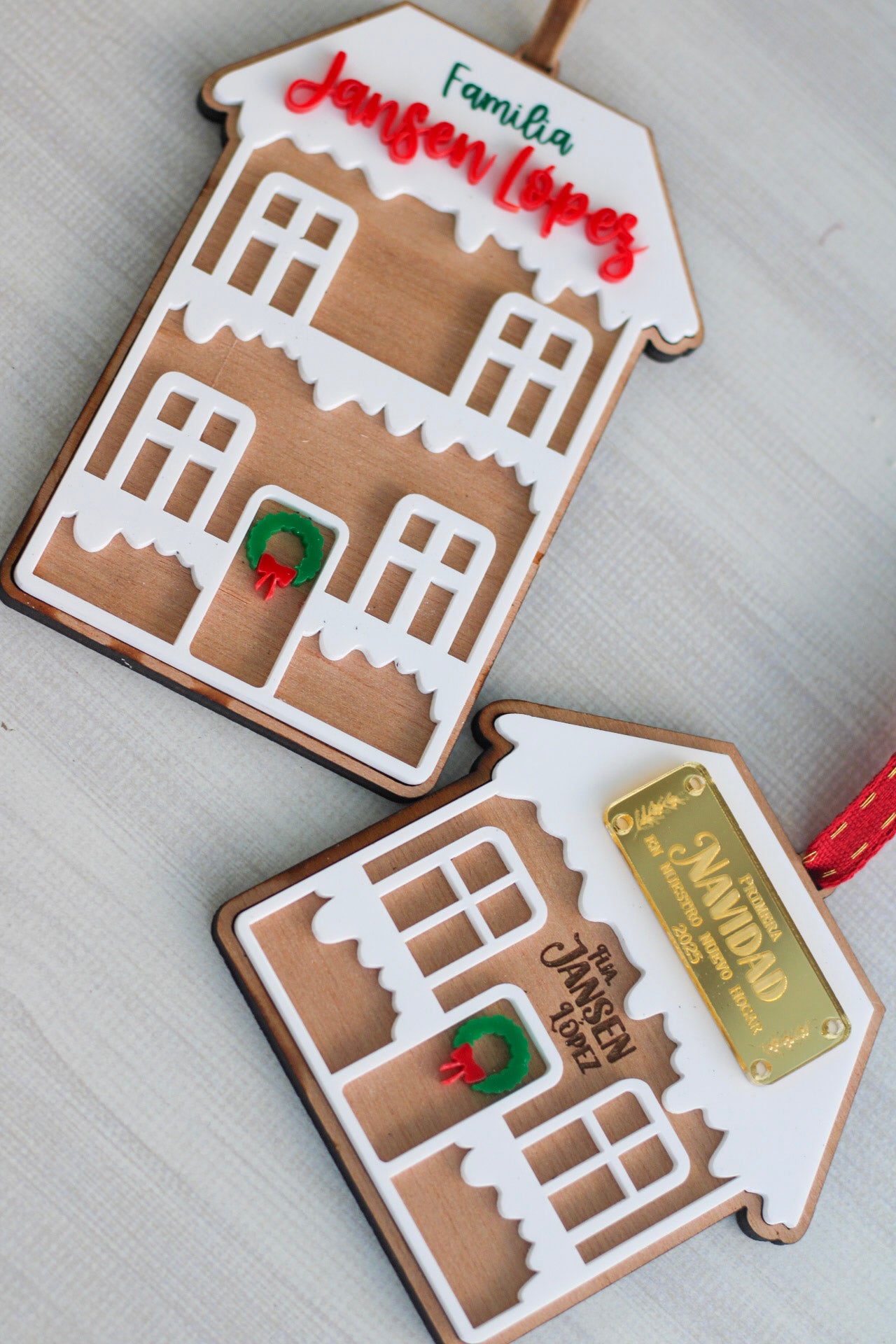 Ornamento Big Cozy Home - Nuestra Primera Navidad (Large Home)