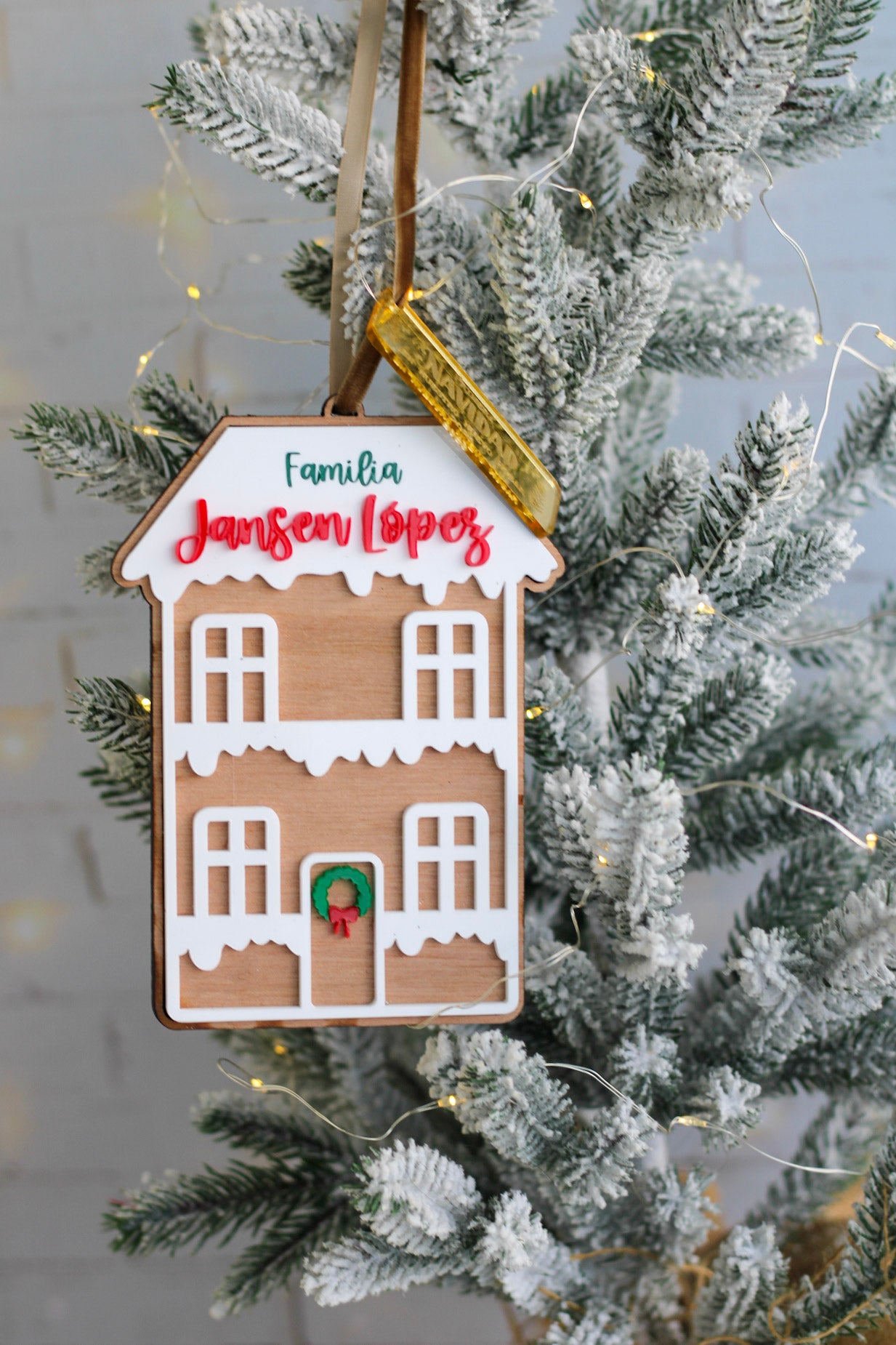 Ornamento Big Cozy Home - Nuestra Primera Navidad (Large Home)