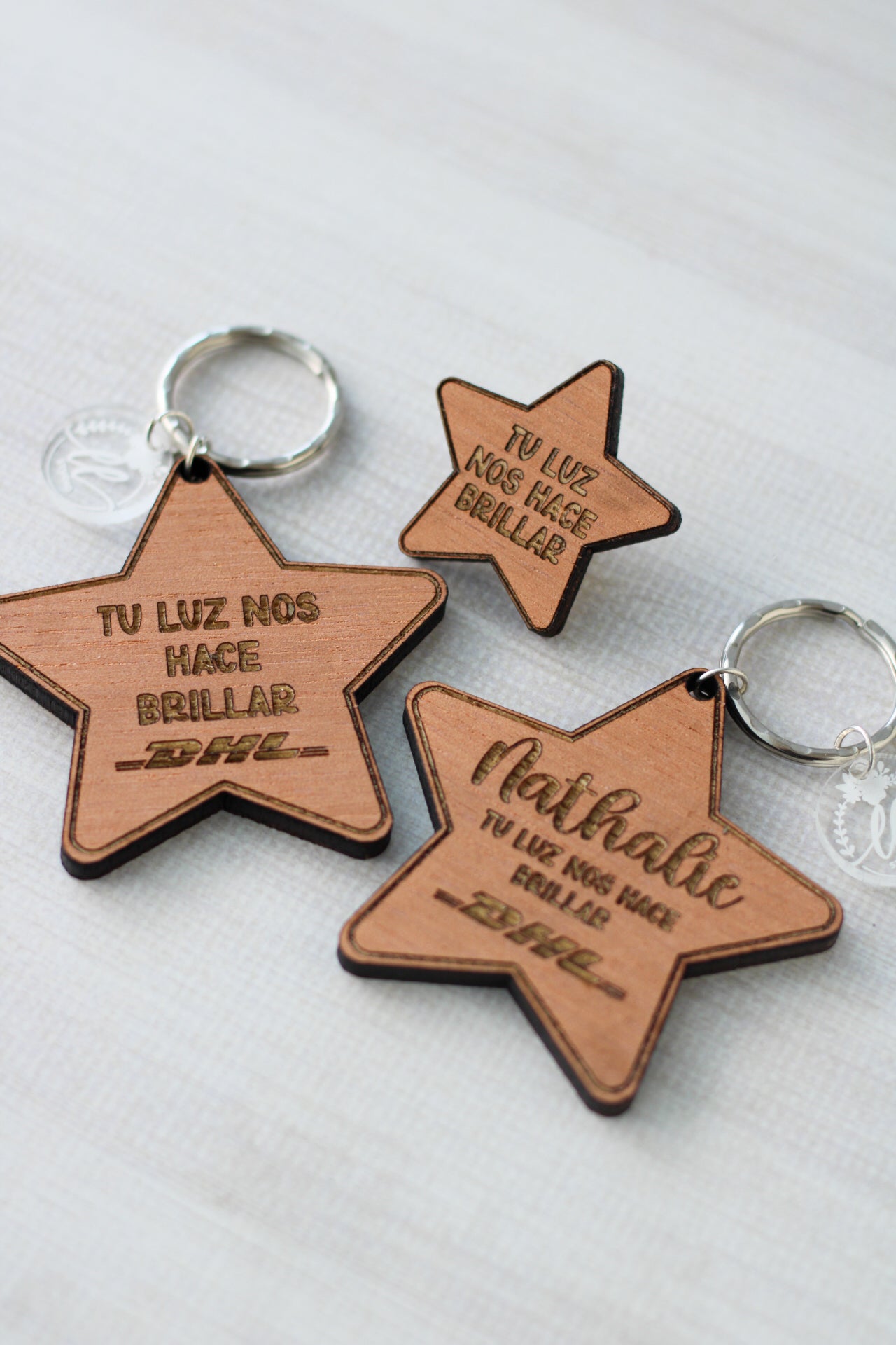 Llavero Estrella Personalizado con Frase – “Tu luz nos hace brillar” - Madera