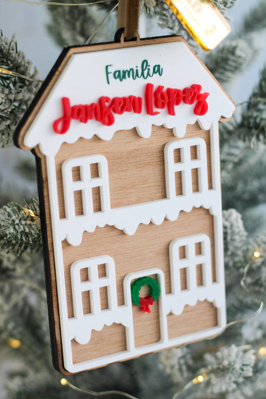Ornamento Big Cozy Home - Nuestra Primera Navidad (Large Home)