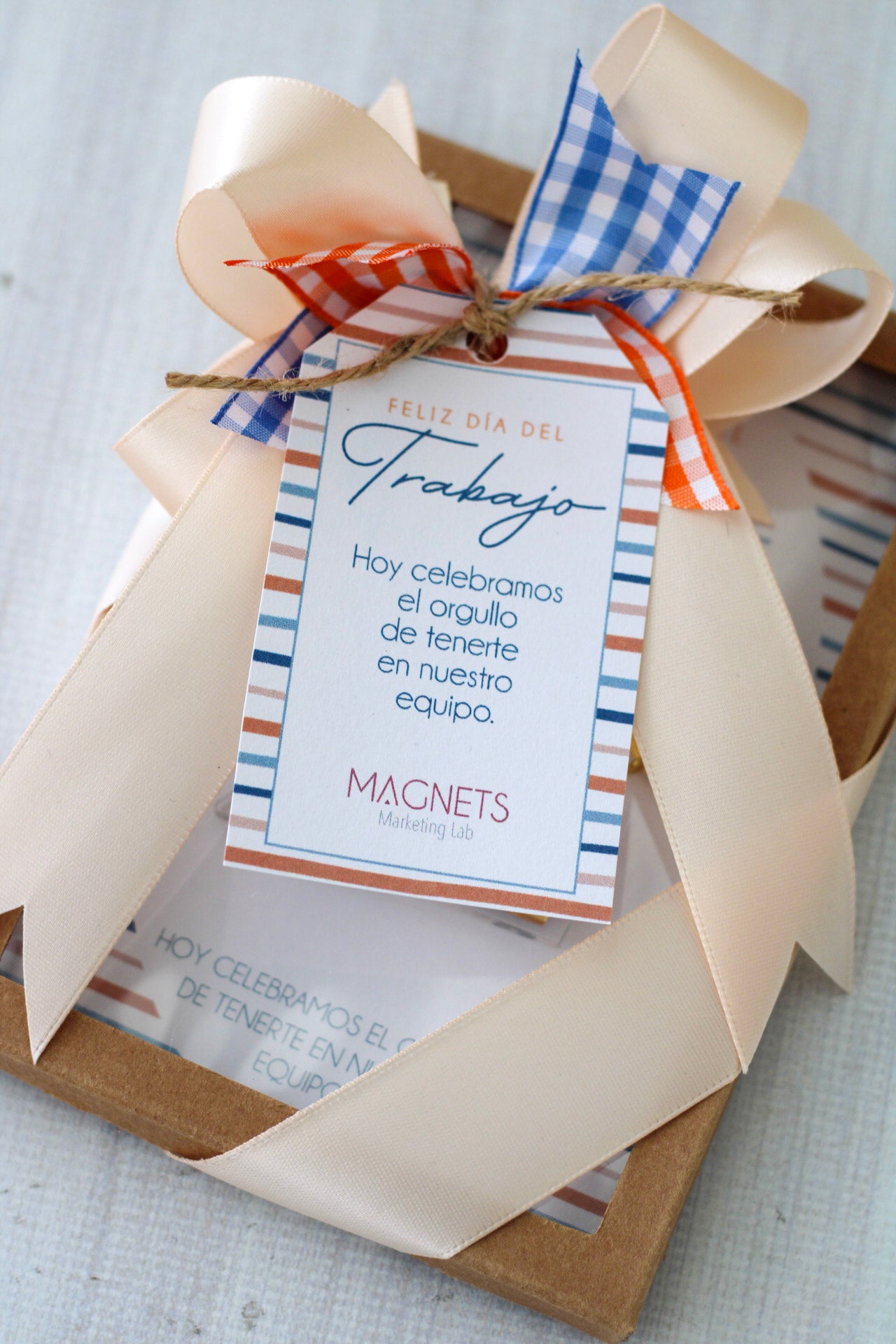 Gift Set Llavero de Inicial Wood | Ed. Día de Trabajo