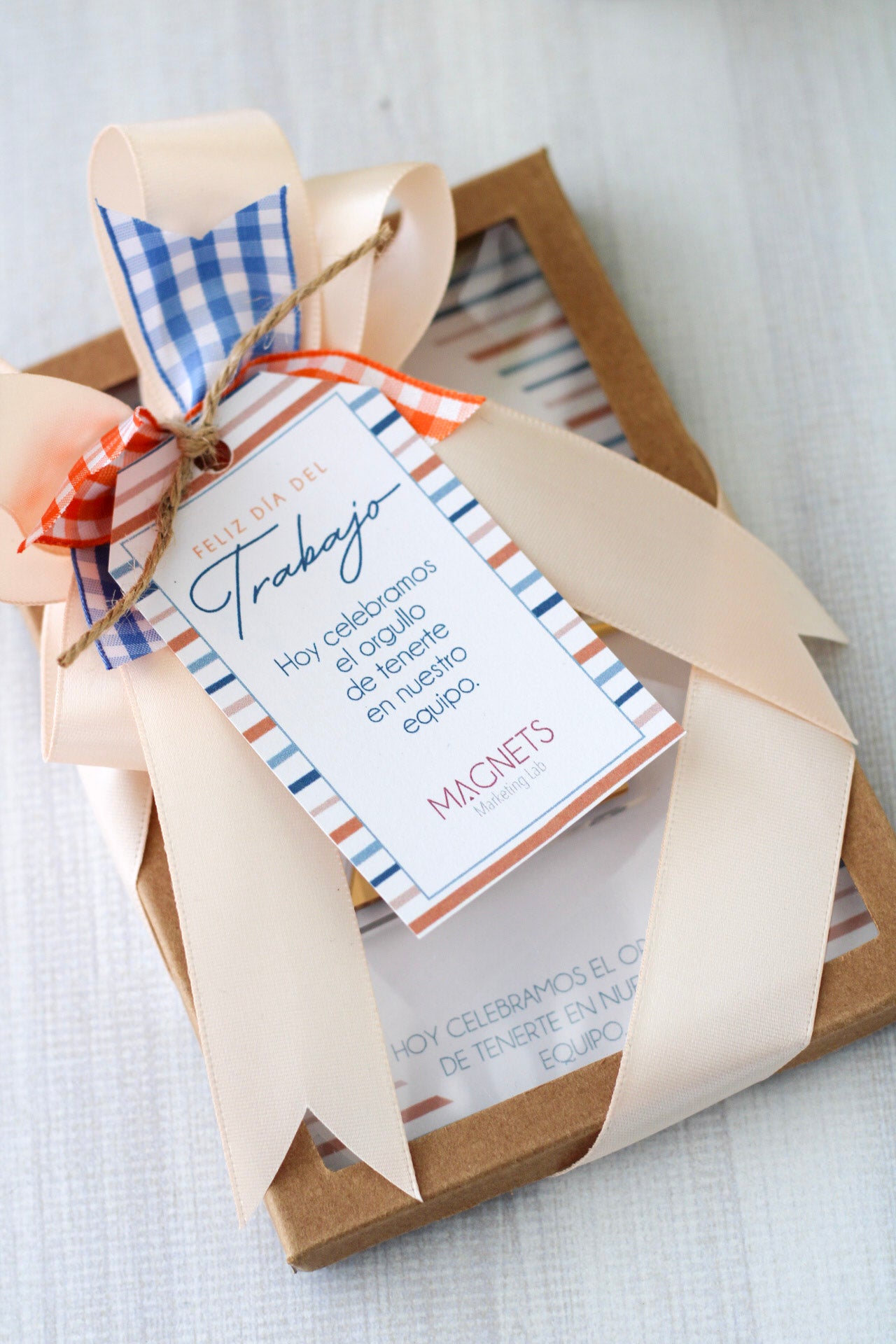 Gift Set Llavero de Inicial Wood | Ed. Día de Trabajo