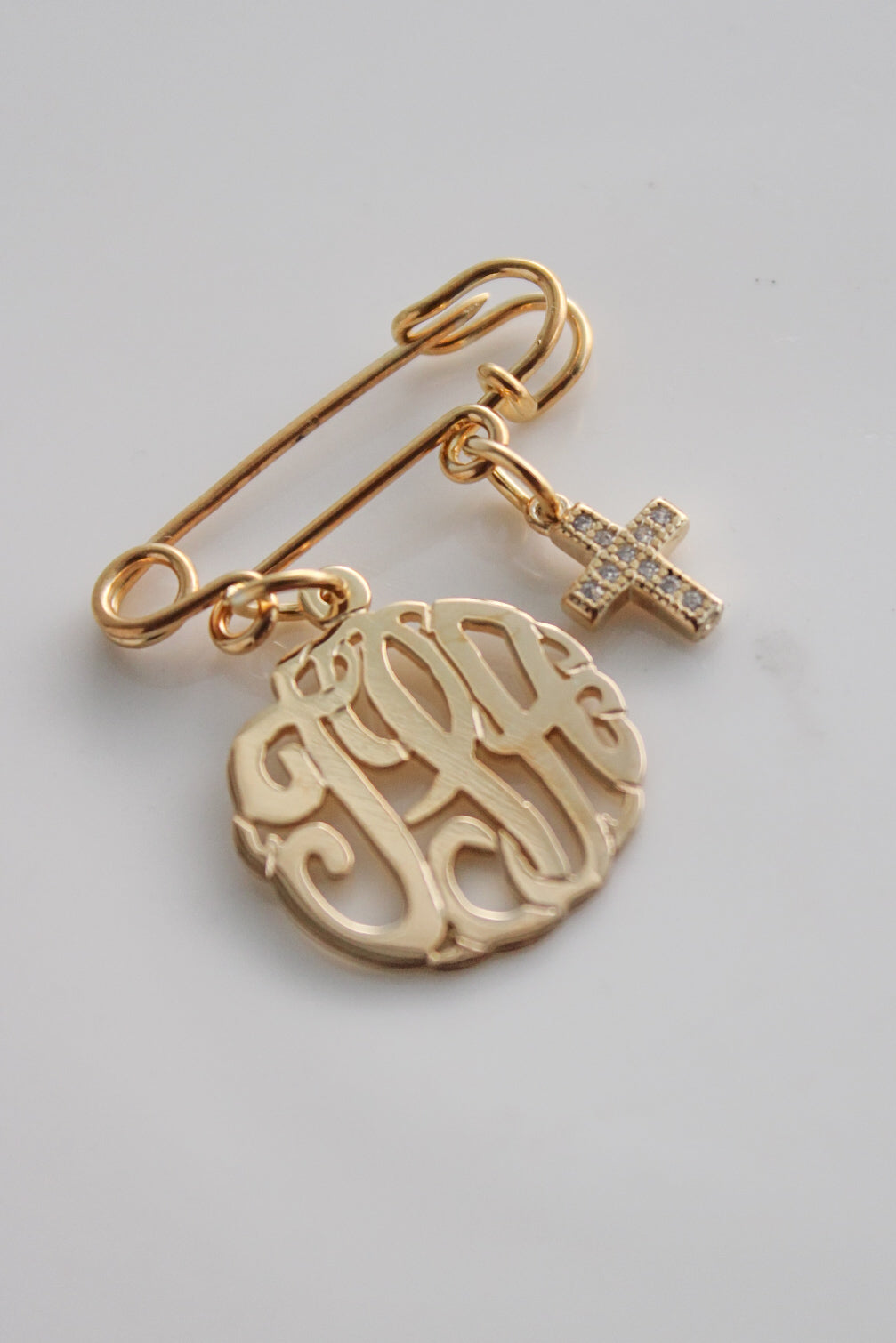 Baby Pin Tope de Chambra + 1 Charm