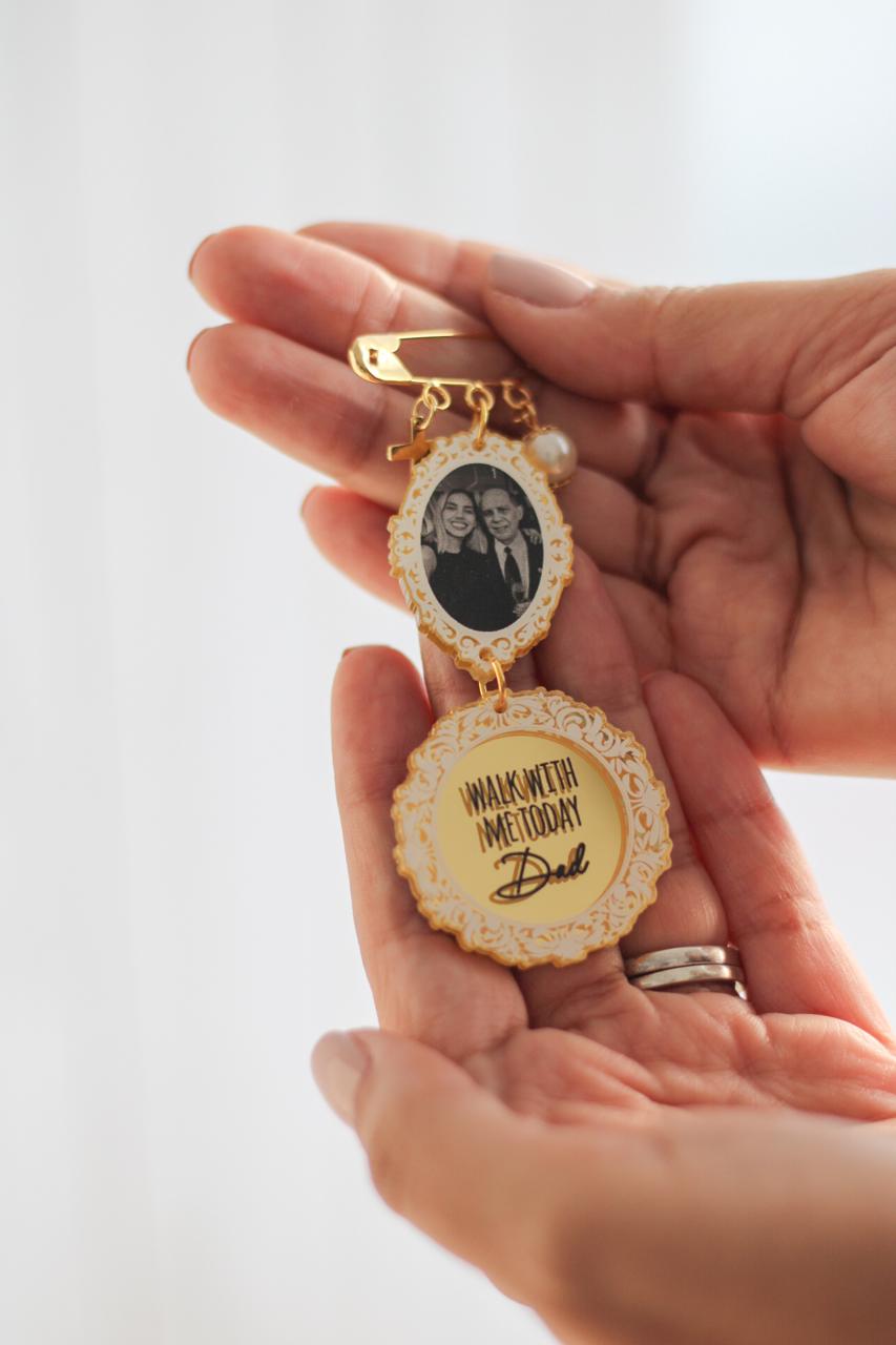 Walk With Me Today — Broche para Ramo de Novia Personalizado