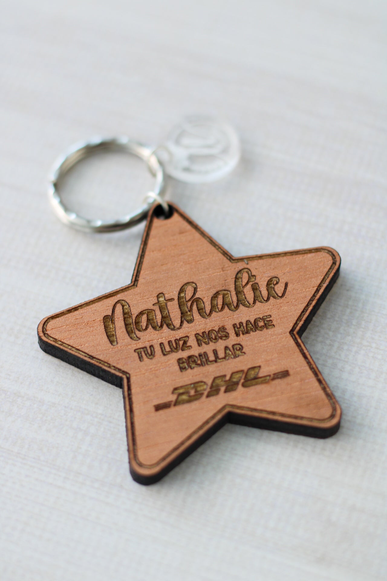 Llavero Estrella Personalizado con Frase – “Tu luz nos hace brillar” - Madera