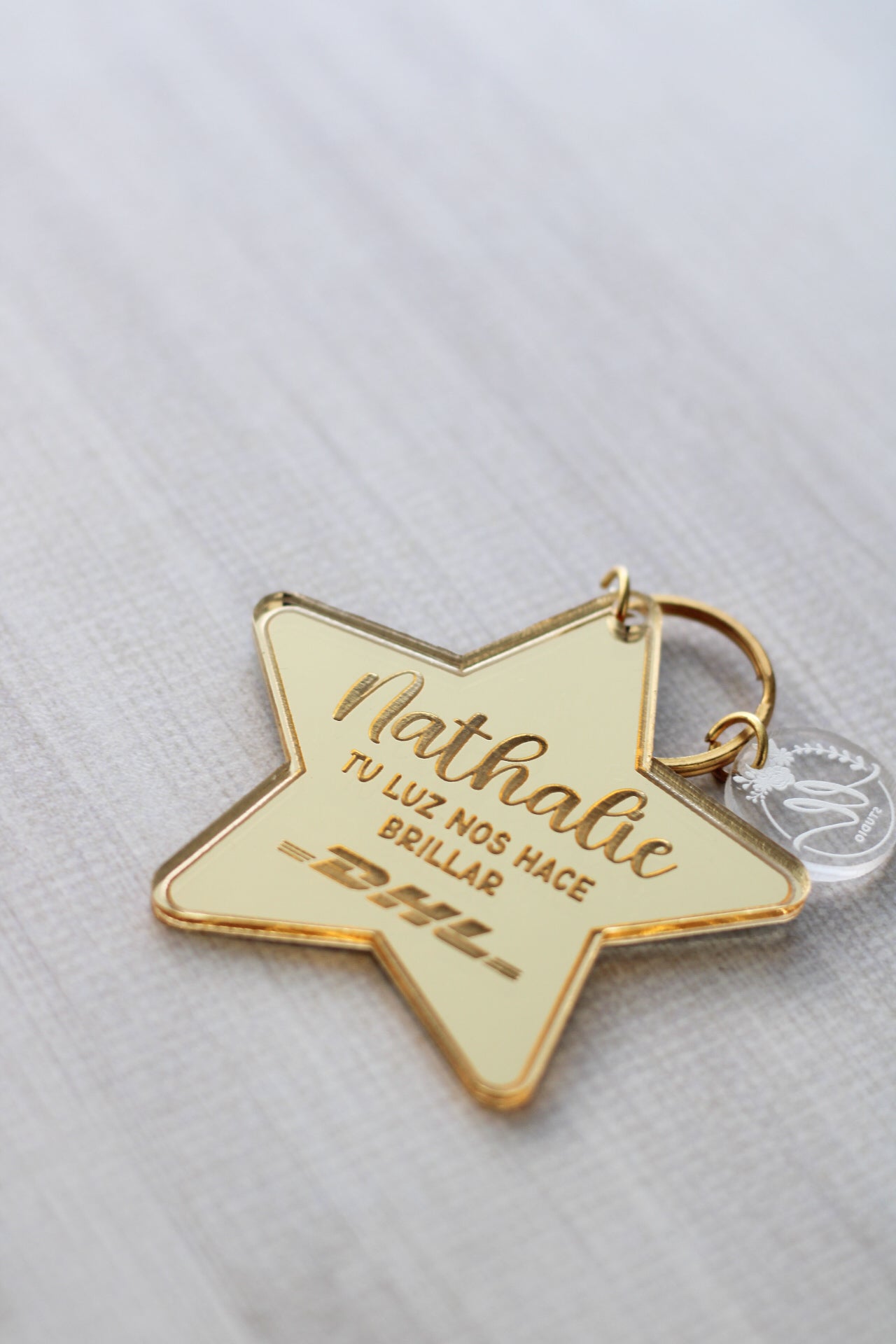 Llavero Estrella Frase – “Tu luz nos hace brillar” - Acrílico