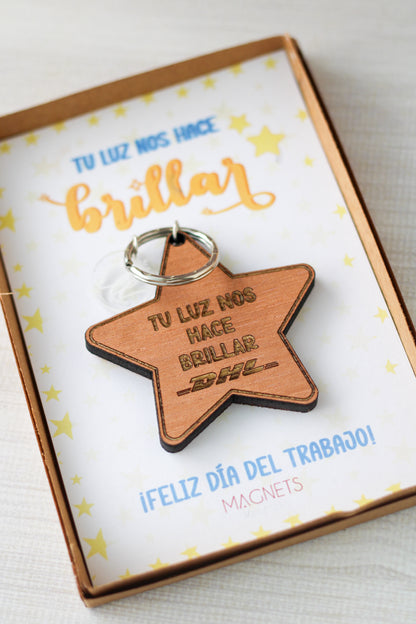 Llavero Estrella Personalizado con Frase – “Tu luz nos hace brillar” - Madera