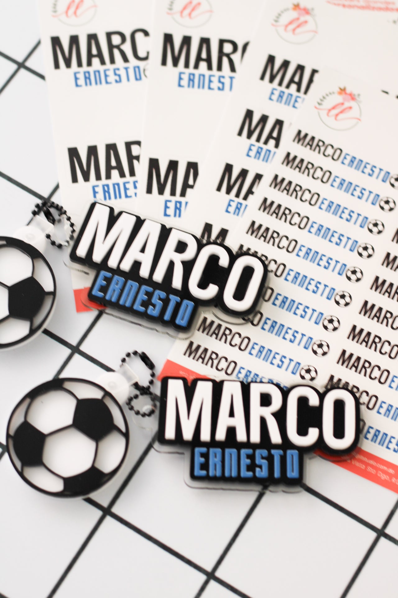 BACK TO SCHOOL Deluxe Set Night Match - tag escolar negro personalizado con charm de balon de futbol - LL Studio