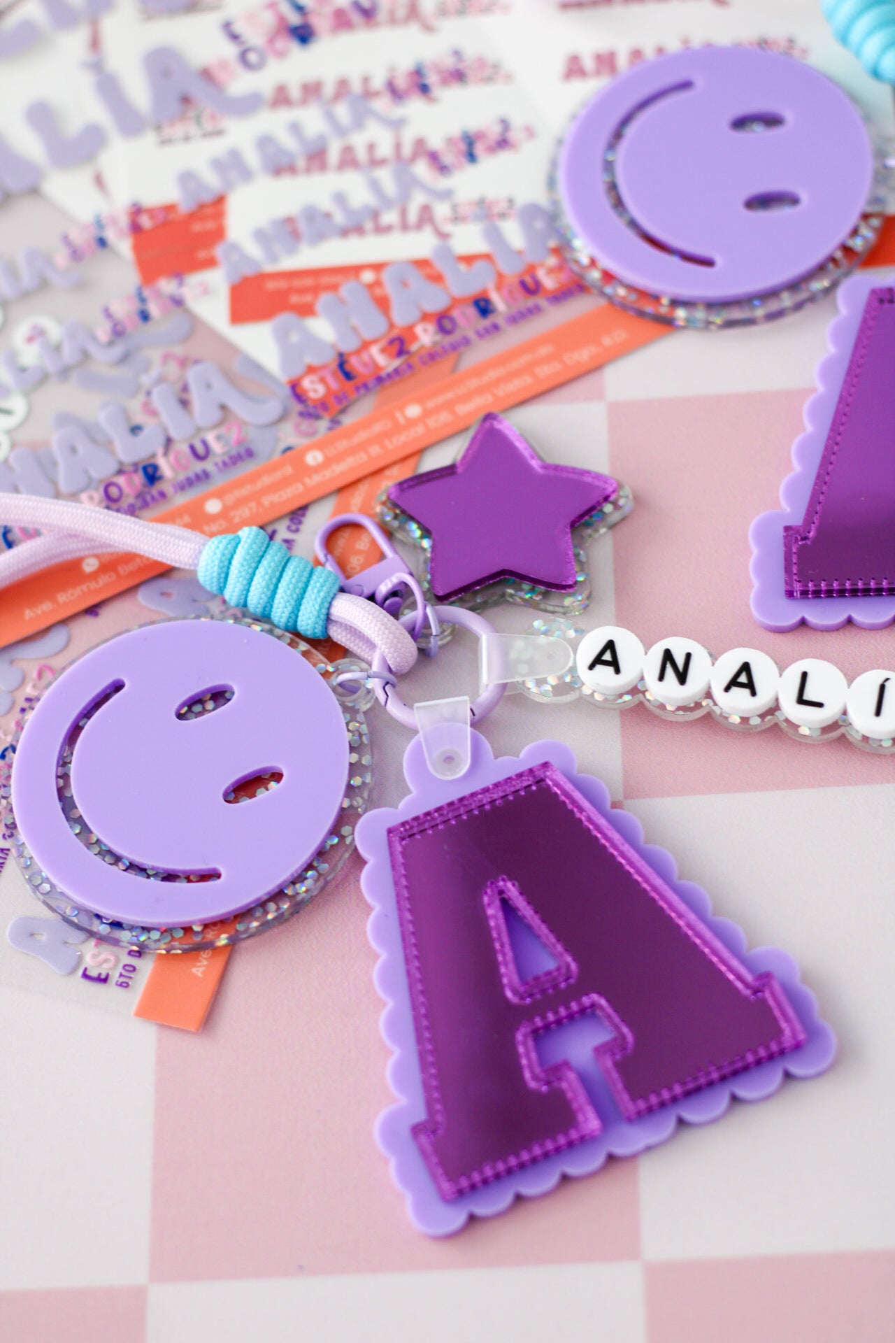 BACK TO SCHOOL Deluxe Set Varsity Violet - tag escolar personalizado con inicial varsity y nombre en cuentas - LL Studio