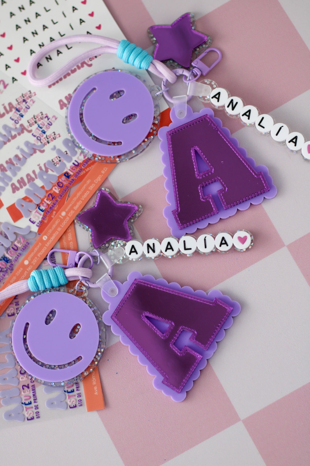 BACK TO SCHOOL Deluxe Set Varsity Violet - tag escolar personalizado con inicial varsity y nombre en cuentas - LL Studio