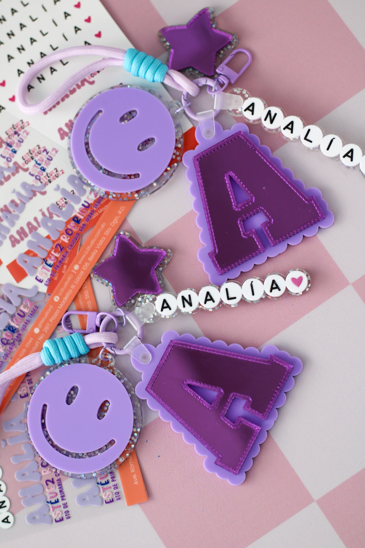 BACK TO SCHOOL Deluxe Set Varsity Violet - tag escolar personalizado con inicial varsity y nombre en cuentas - LL Studio