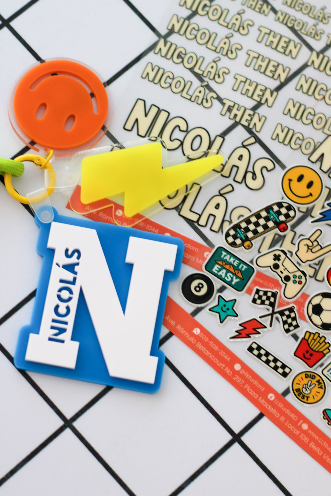 BACK TO SCHOOL Deluxe Set Varsity Bolt - tag escolar inicial varsity con charms de rayo y carita feliz - LL Studio