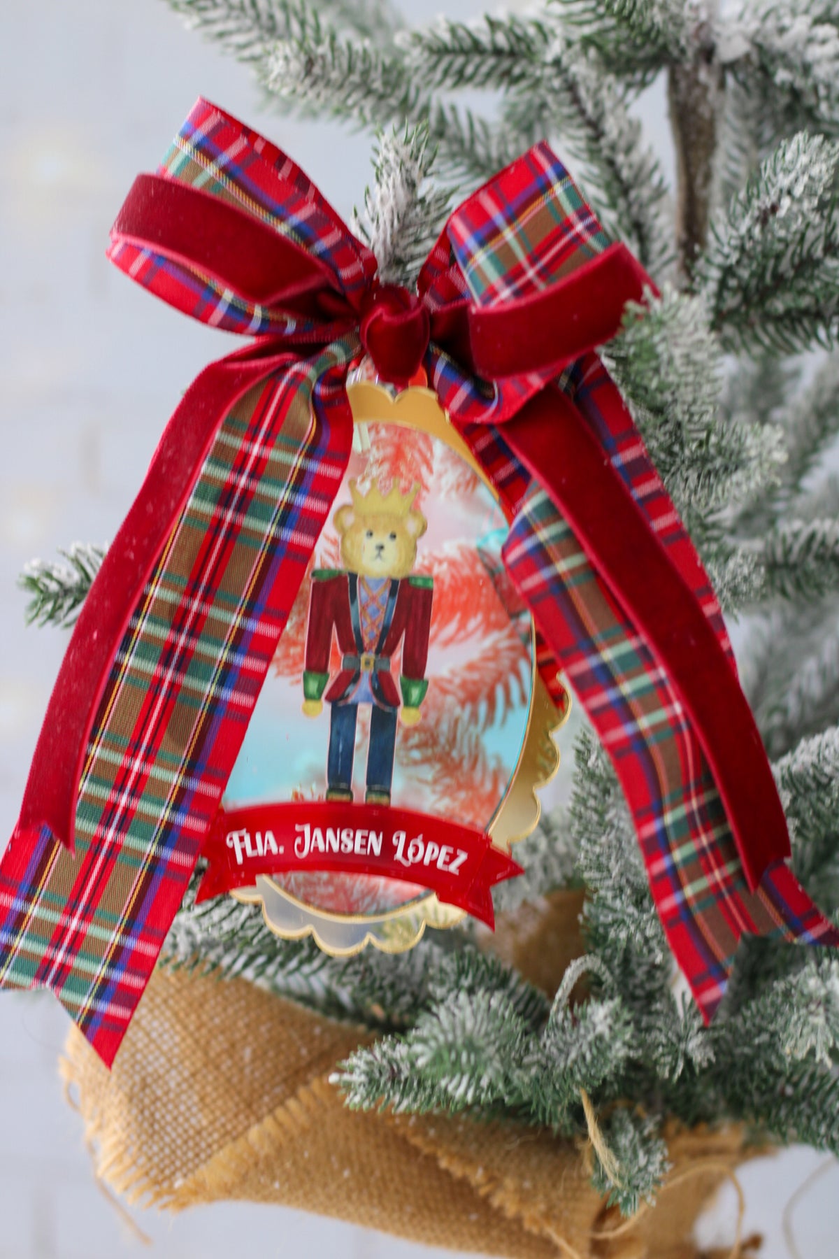 Ornamento Familiar con Lazo Tartán | Bear-y Dear Nutcrackers - LL Studio