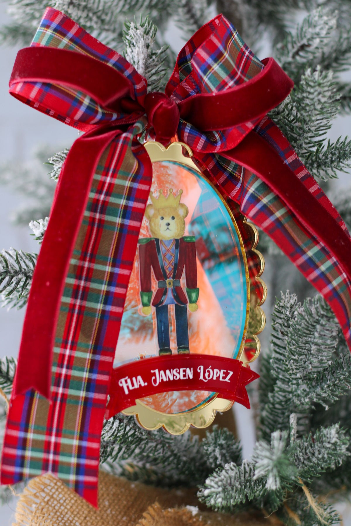 Ornamento Familiar con Lazo Tartán | Bear-y Dear Nutcrackers - LL Studio