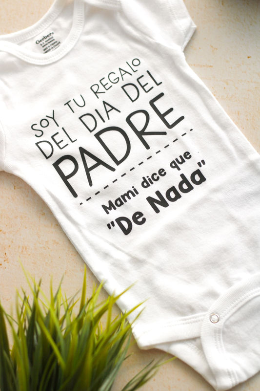 Onesie de Bebé 👶✨ “Soy tu regalo del Día del Padre”