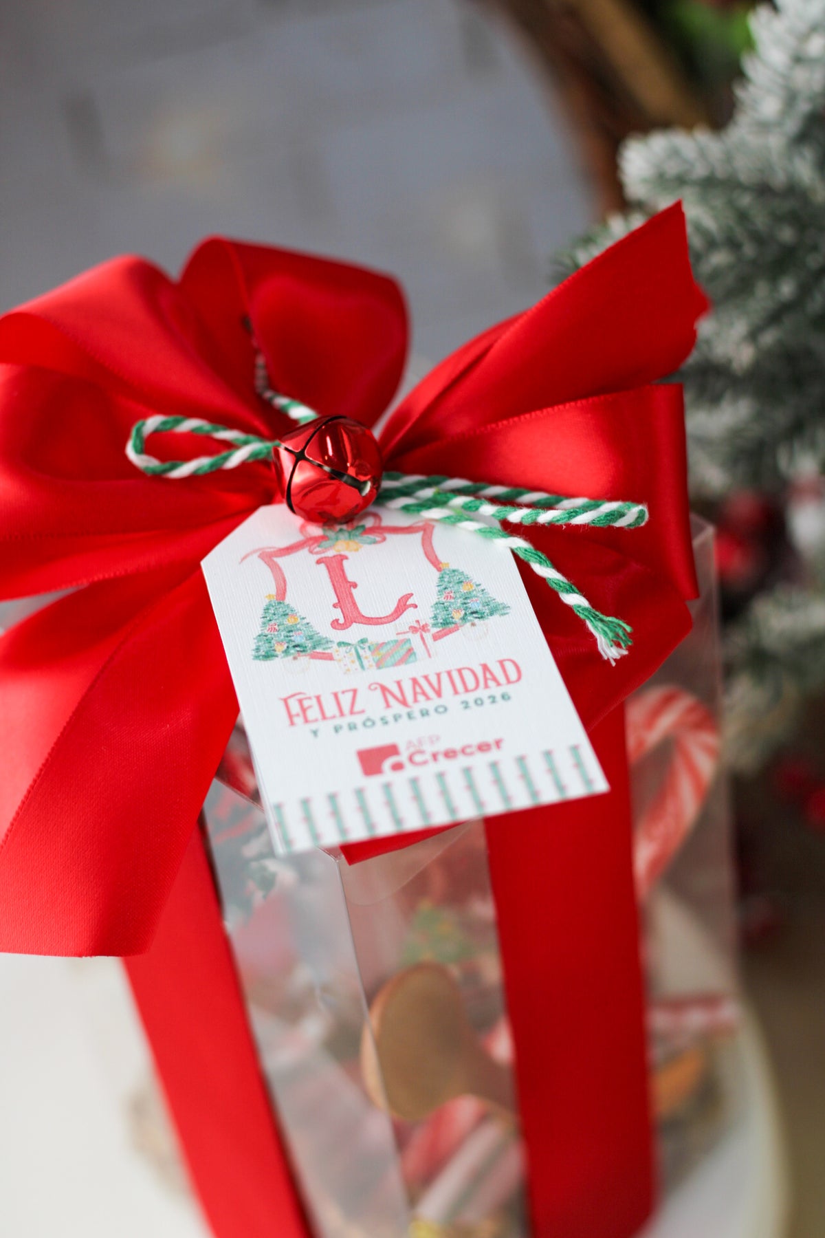 Tag navideño personalizado con cascabel - LL Studio