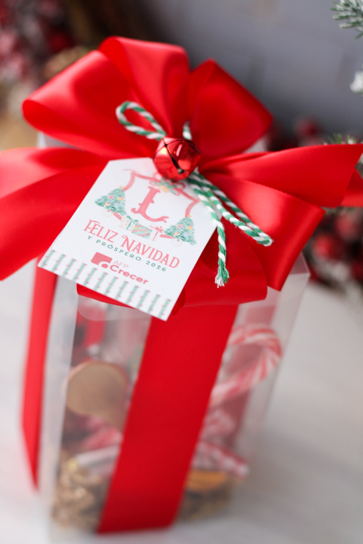 Caja de regalo clear con lazo rojo - LL Studio