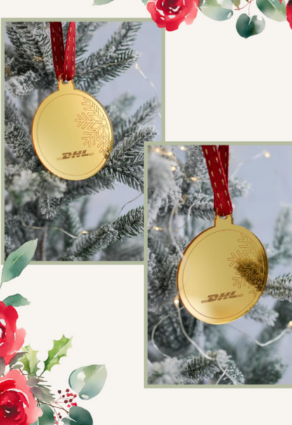 Ornamento corporativo dorado con copo de nieve y logo grabado - LL Studio
