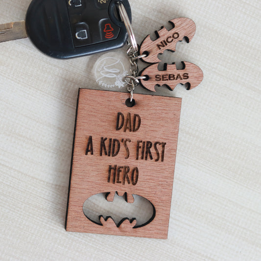 LLavero "Dad: a Kid´s first HERO"
